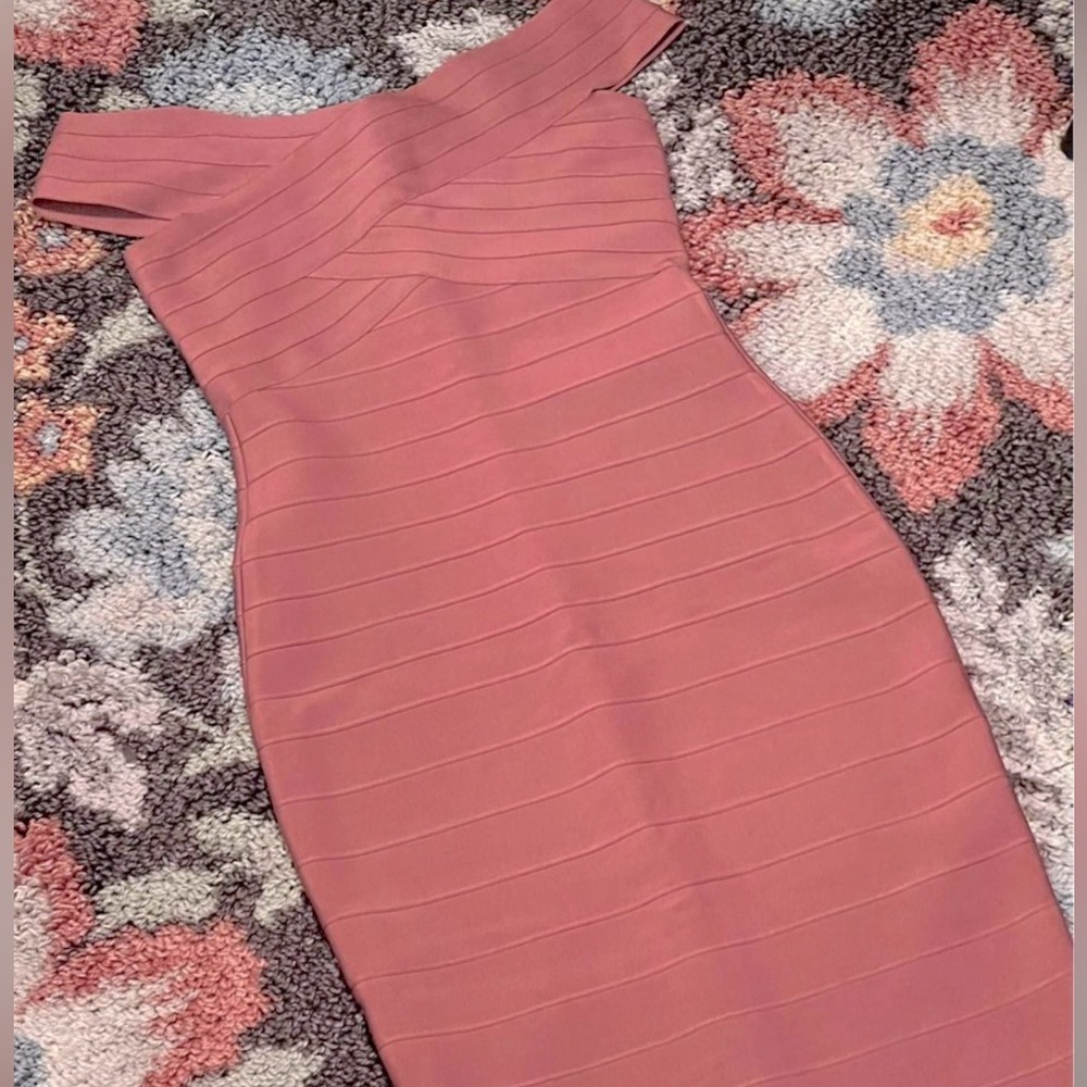 Meilun bandage dress.